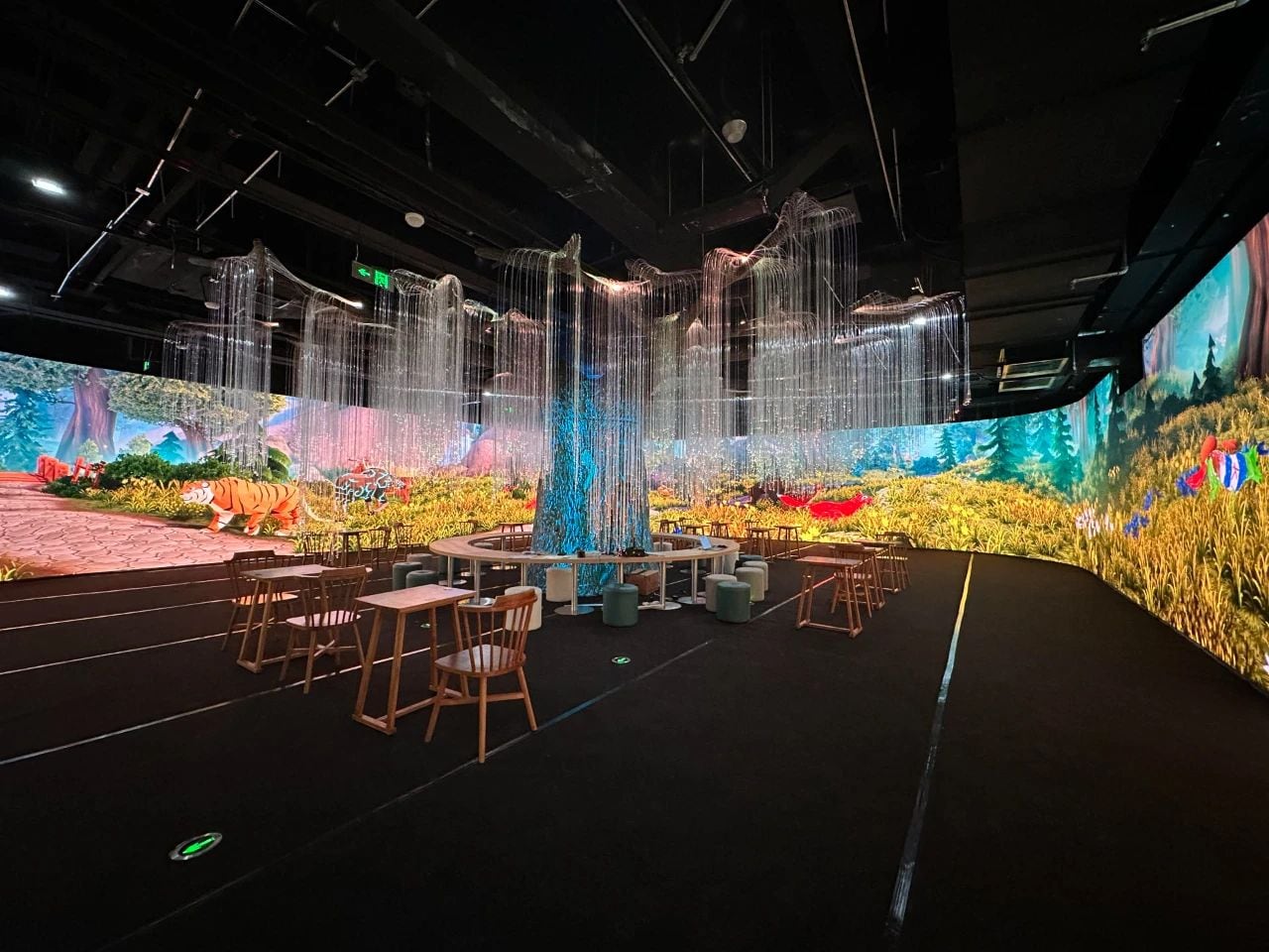 AP series screens boost Starlight Fantasy World’s grand opening — installation