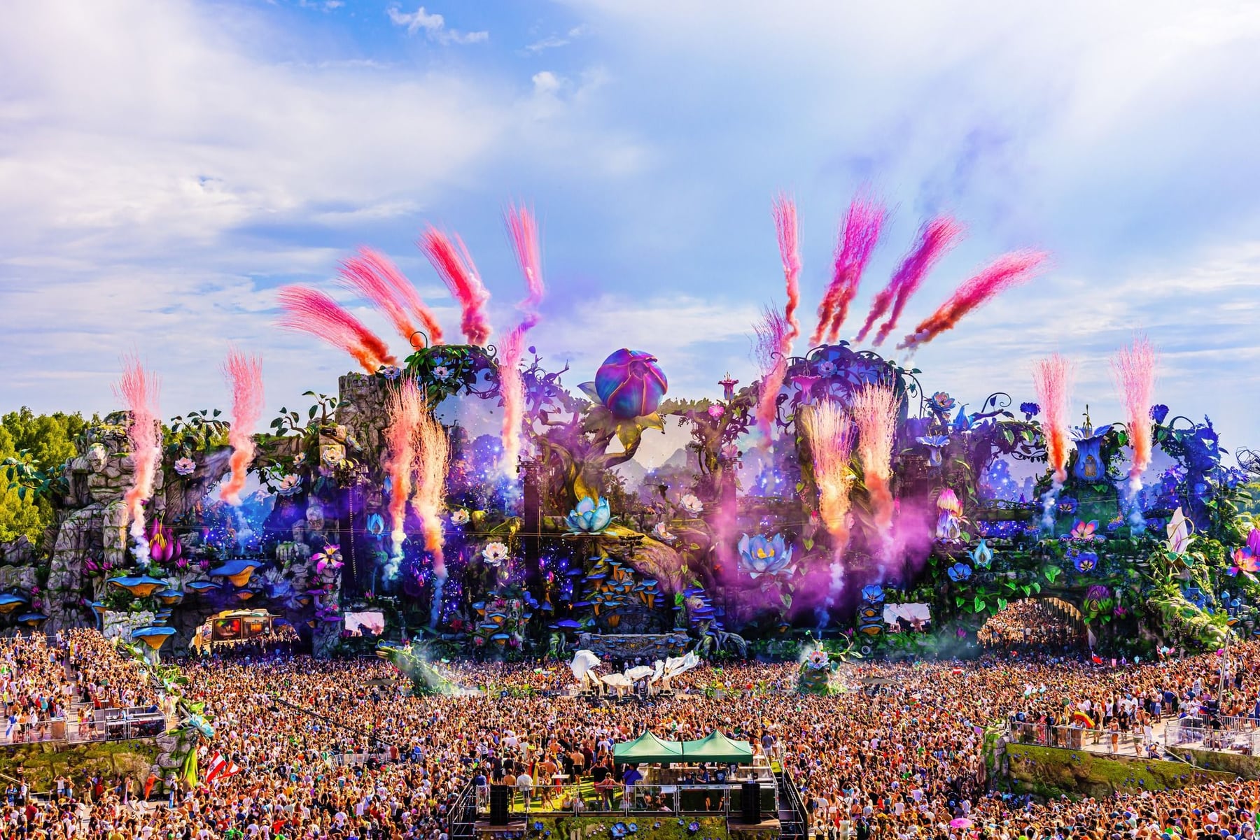 Breathing LIFE into Tomorrowland 2024 with PIXELSCREEN and Xeron — installation