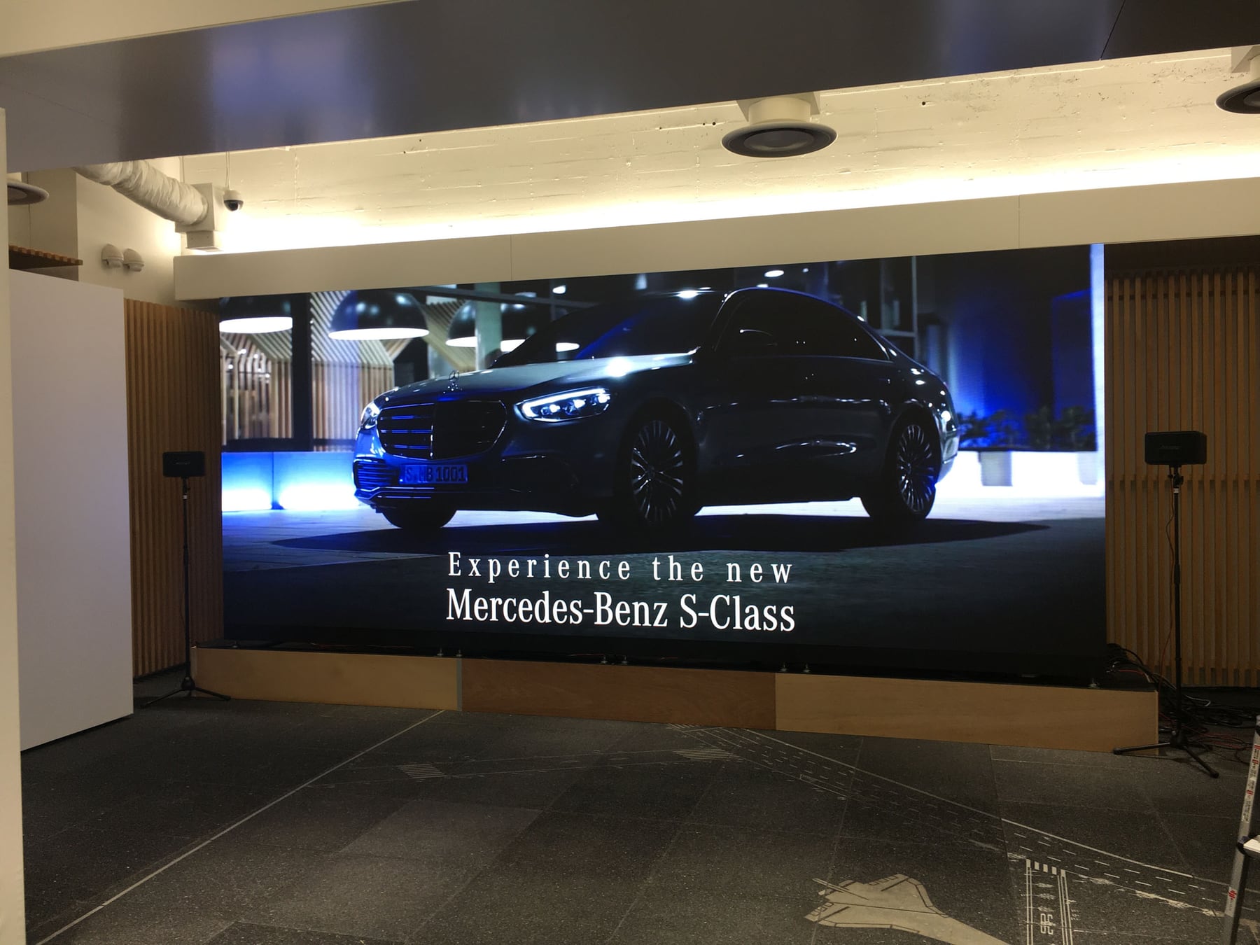 New Mercedes-Benz Flagship Tokyo — installation