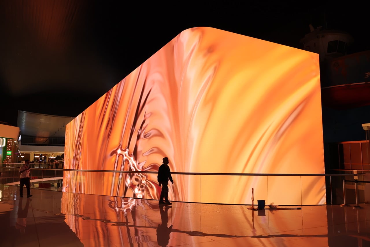 The Dubai Mall Aquarium — installation