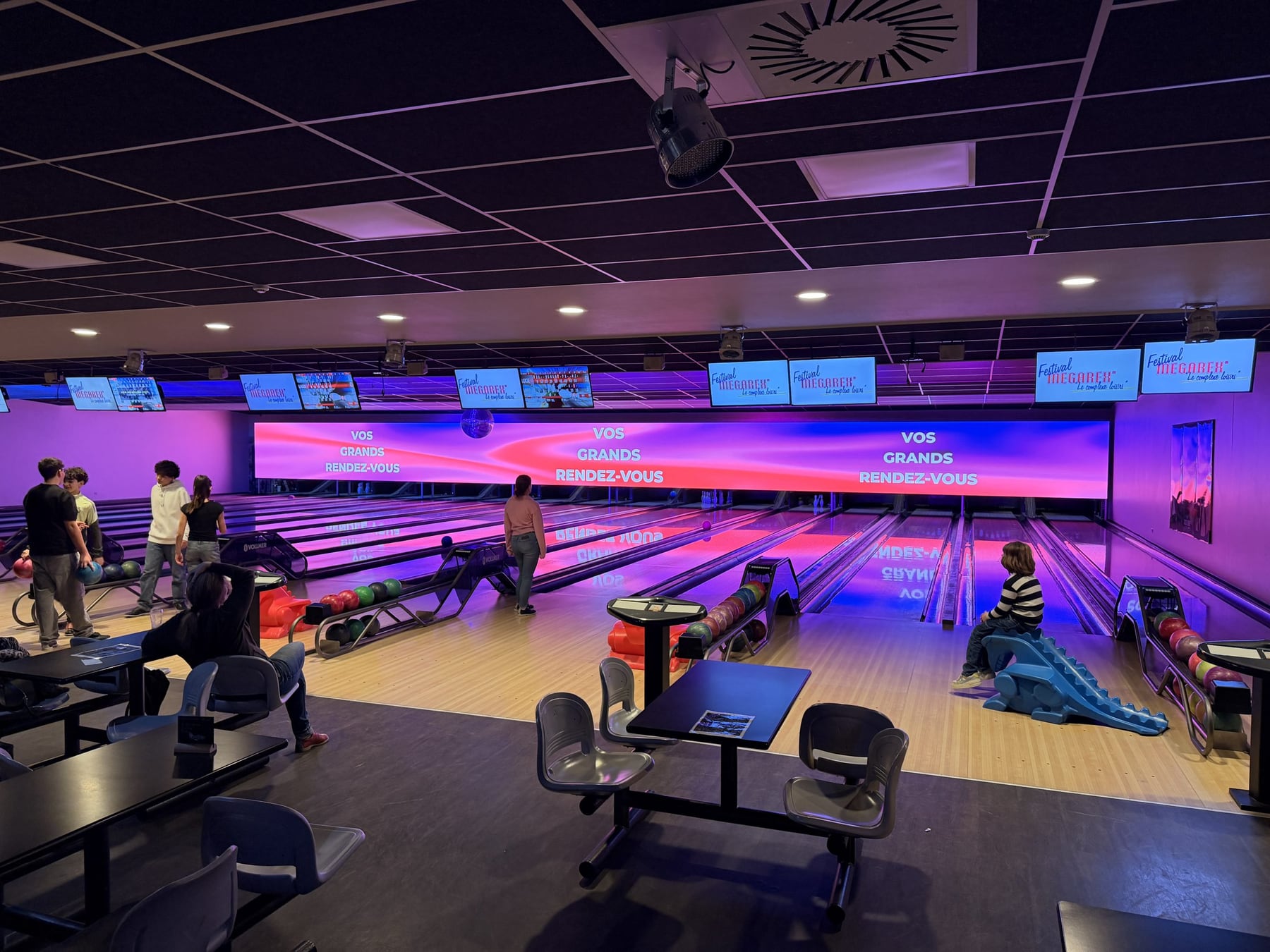 Xeron's Mega LED Screen for Mégarex Bowling and ADDE — installation