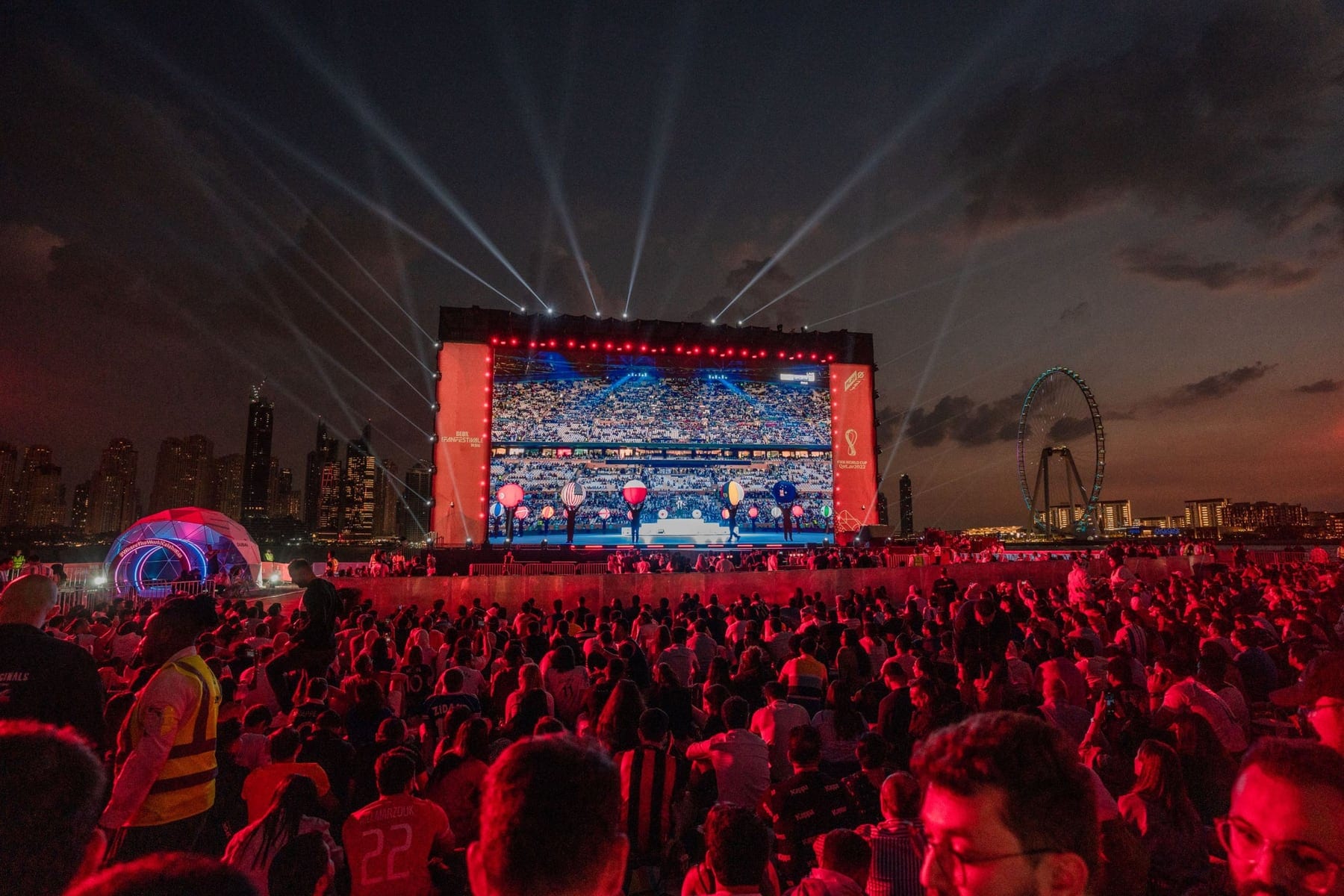 How to size an LED screen for an event: weddings, concerts, trade fairs and launches — cover