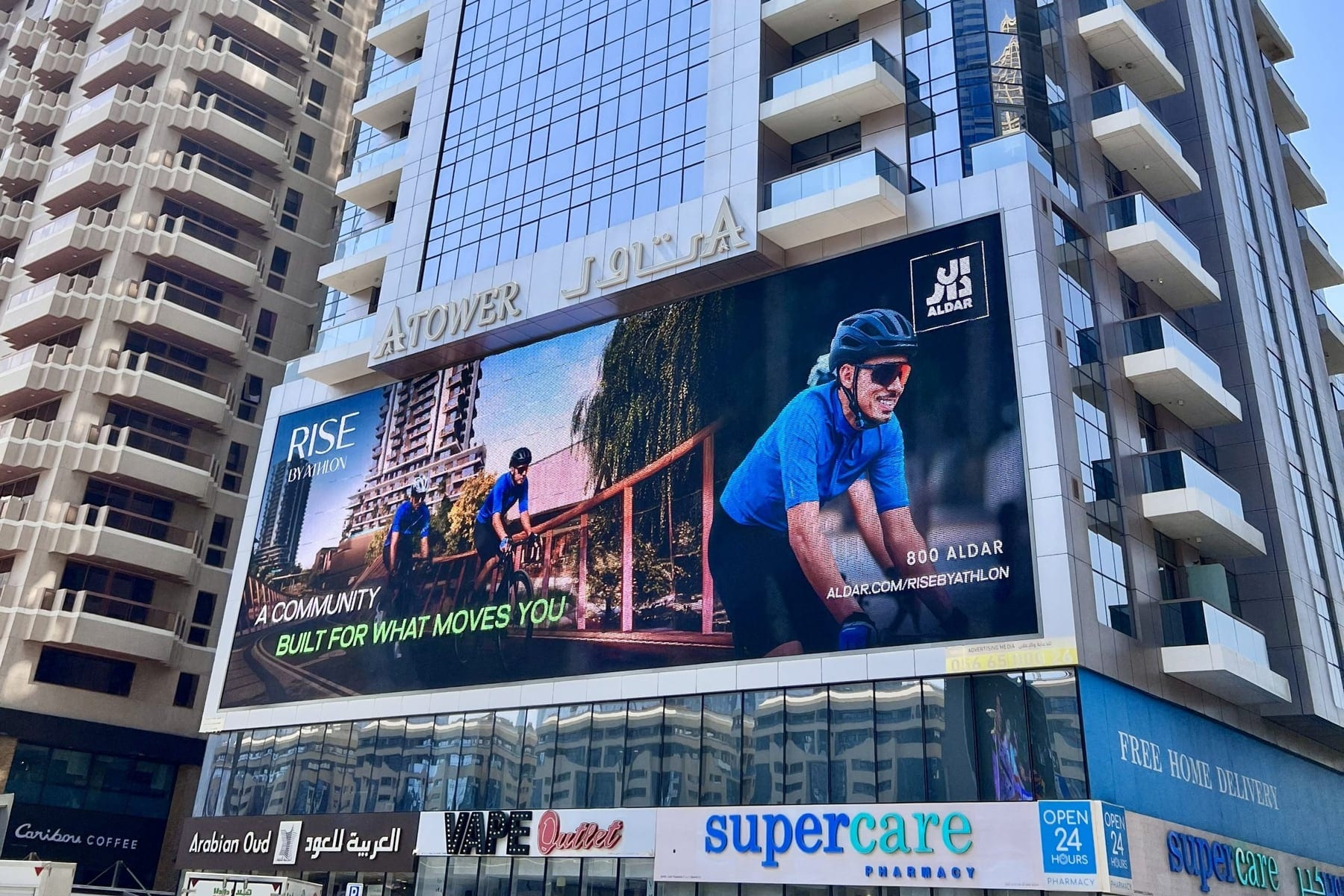 Why LED screens now lead outdoor advertising: DOOH versus static billboards — cover