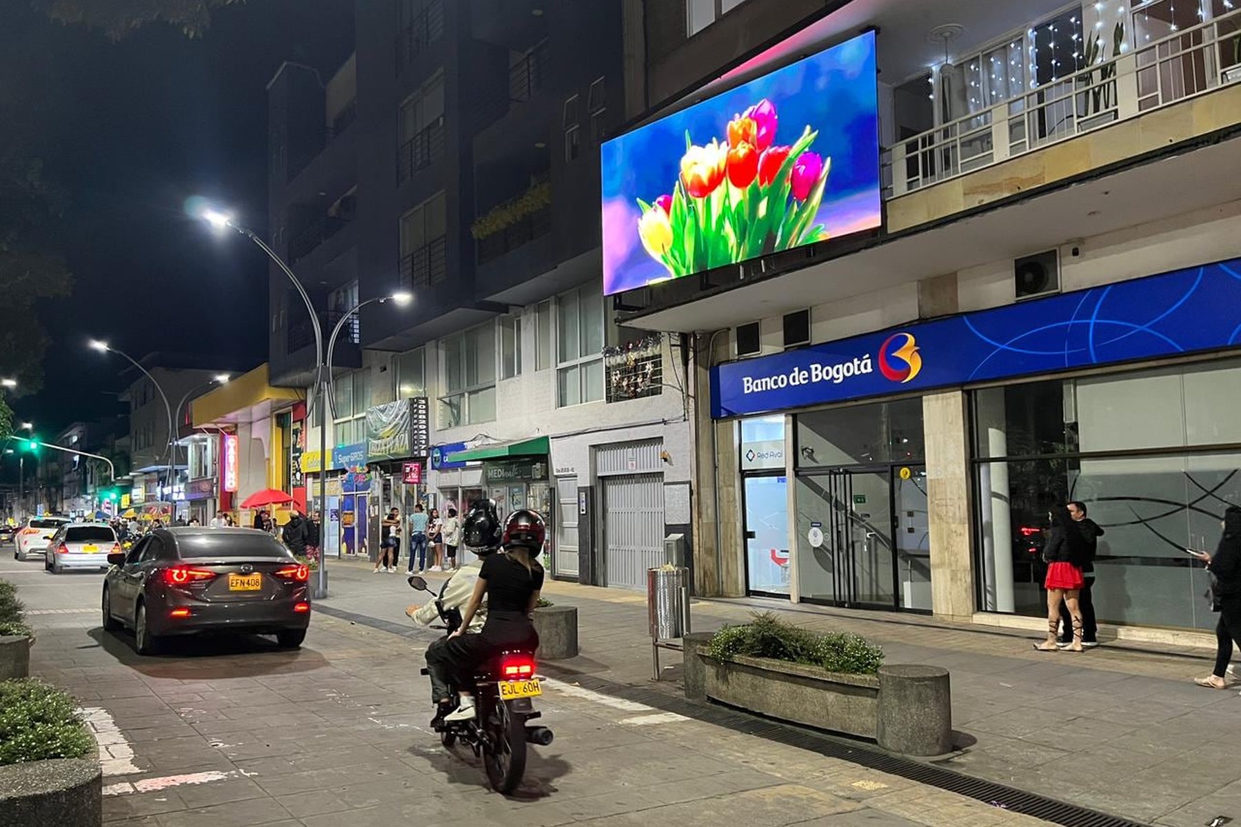 LED sign or LED screen? The differences and how to choose for your business — cover