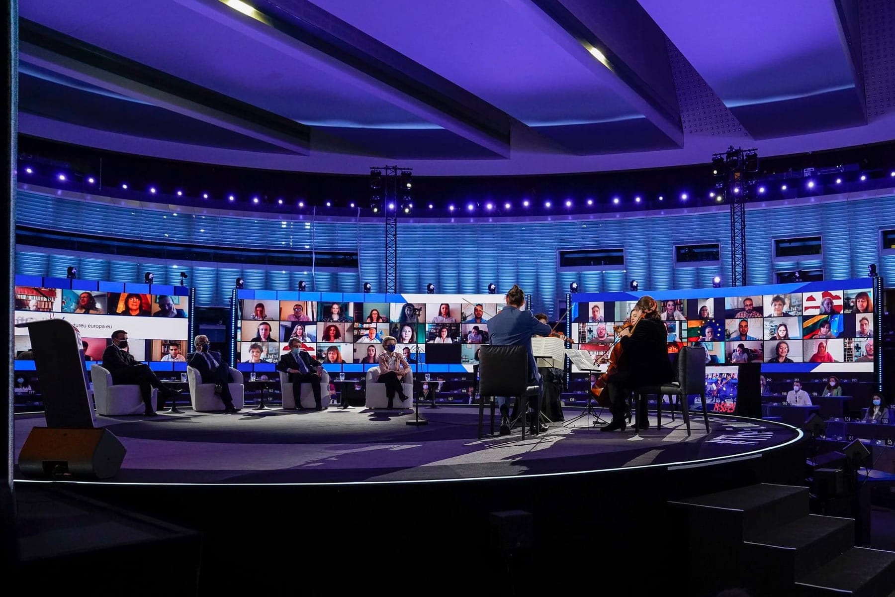 LED wall or projector? Choosing for events, auditoriums and meeting rooms — cover